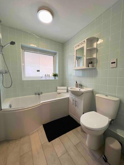 Beautiful Windsor 2 Bed, Perfect Location, 5 Mins Walk To Centre, Free Parking, Legoland, Ascot 아파트 외부 사진