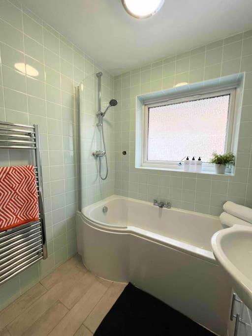 Beautiful Windsor 2 Bed, Perfect Location, 5 Mins Walk To Centre, Free Parking, Legoland, Ascot 아파트 외부 사진